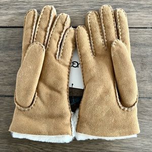 NWT UGG Women's Exposed Sheepskin Glove - M - Chestnut